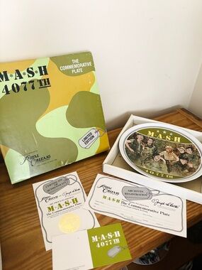 M*A*S*H Limited Ed. 4077th Commemorative Collector Plate & Authentication Papers